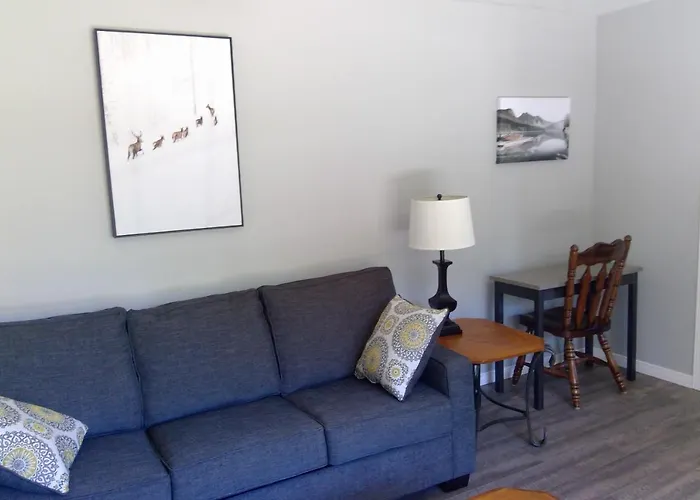 Michaels Bay Getaway On Manitoulin Island