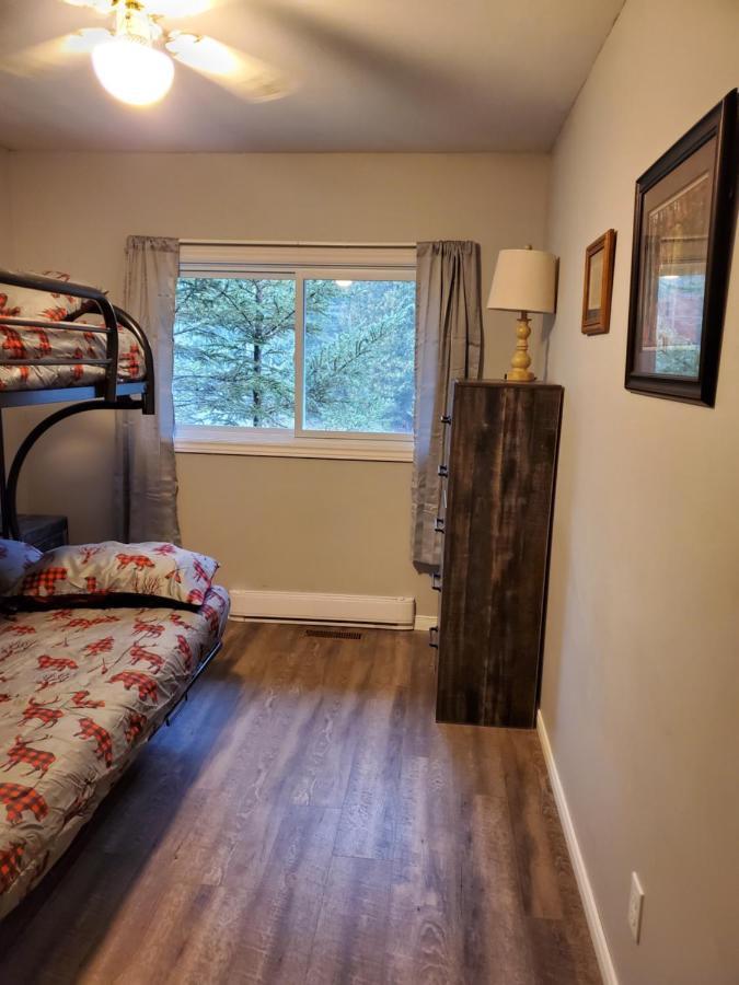 Michaels Bay Getaway On Manitoulin Island *