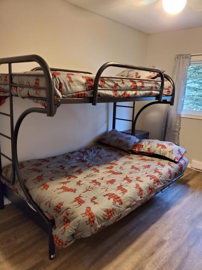 Michaels Bay Getaway On Manitoulin Island Holiday home *